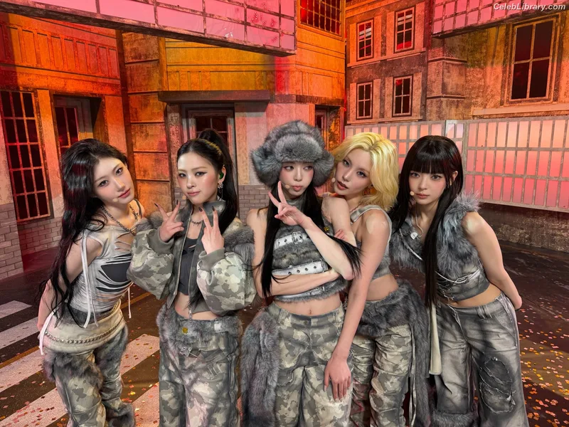 Yeji - ITZY (예지, Hwang Ye-ji) photo 16 of 1028