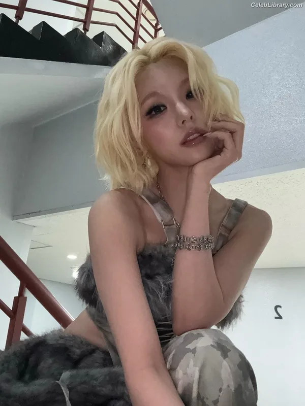 Yeji - ITZY (예지, Hwang Ye-ji) photo 20 of 1028