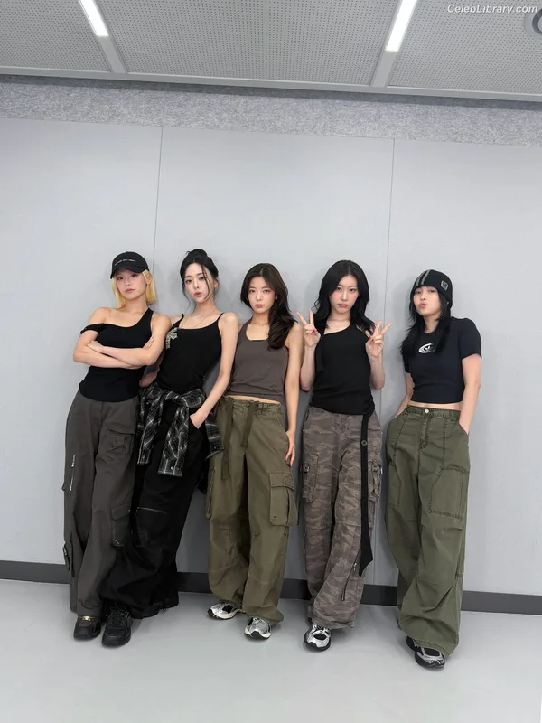 Yeji - ITZY (예지, Hwang Ye-ji) photo 5 of 1028