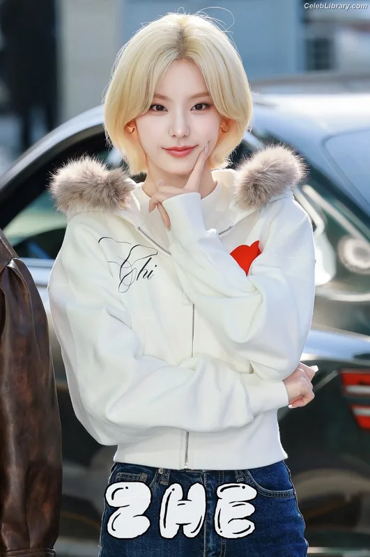 Yeji - ITZY (예지, Hwang Ye-ji) photo 9 of 1028
