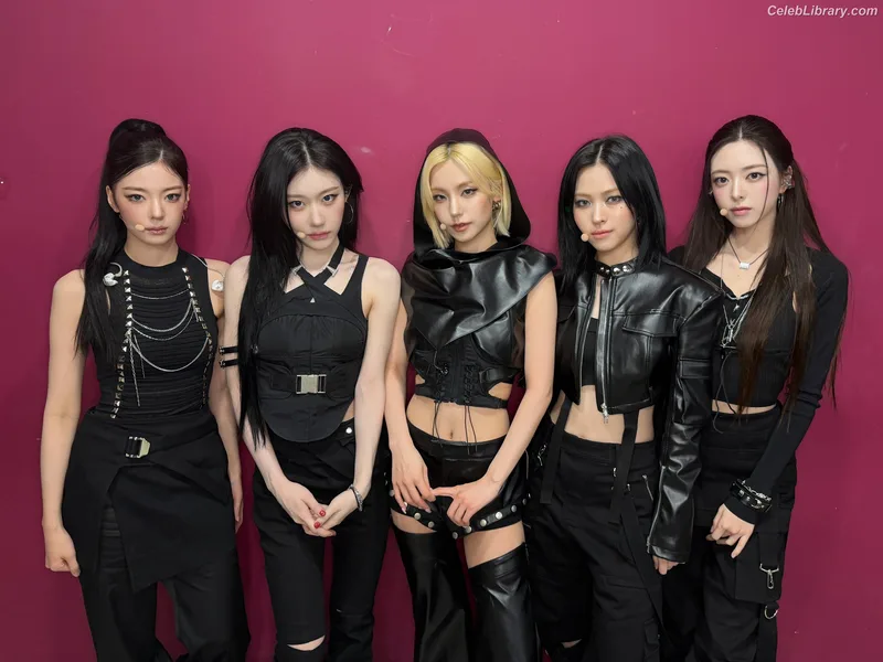 Yeji - ITZY (예지, Hwang Ye-ji) photo 1 of 1028