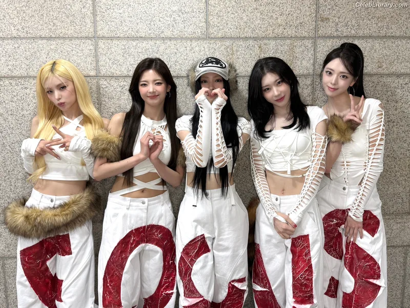 Yeji - ITZY (예지, Hwang Ye-ji) photo 5 of 1028