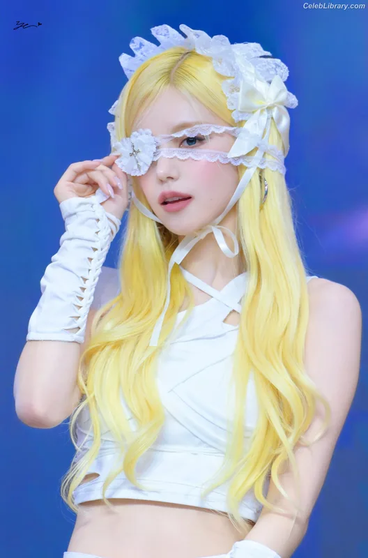 Yeji - ITZY (예지, Hwang Ye-ji) photo 10 of 1028