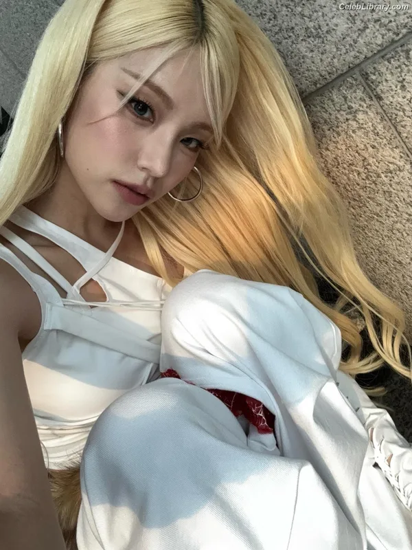Yeji - ITZY (예지, Hwang Ye-ji) photo 13 of 1028