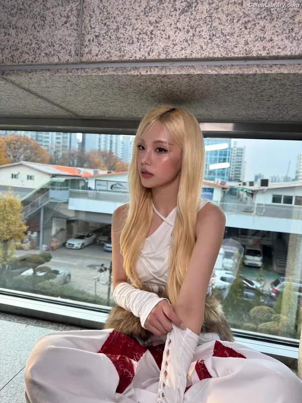 Yeji - ITZY (예지, Hwang Ye-ji) photo 15 of 1028