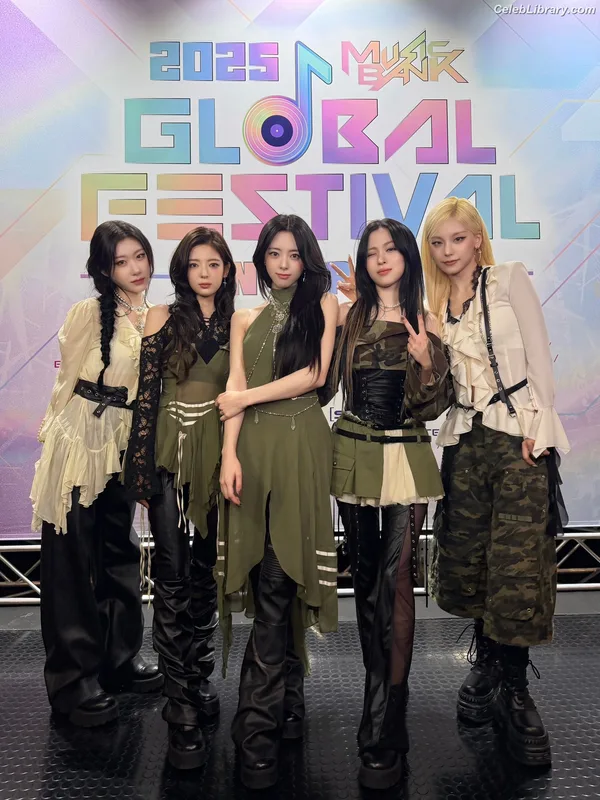 Yeji - ITZY (예지, Hwang Ye-ji) photo 18 of 1028