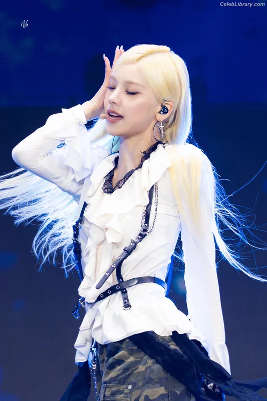 Yeji - ITZY (예지, Hwang Ye-ji) photo 22 of 1028