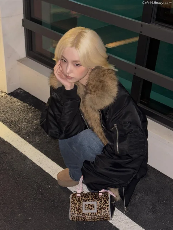 Yeji - ITZY (예지, Hwang Ye-ji) photo 7 of 1028