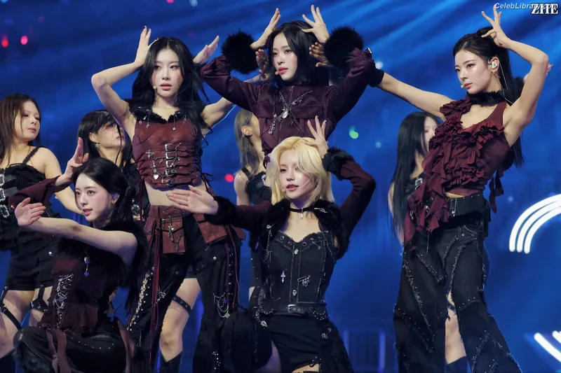 Yeji - ITZY (예지, Hwang Ye-ji) photo 8 of 1028