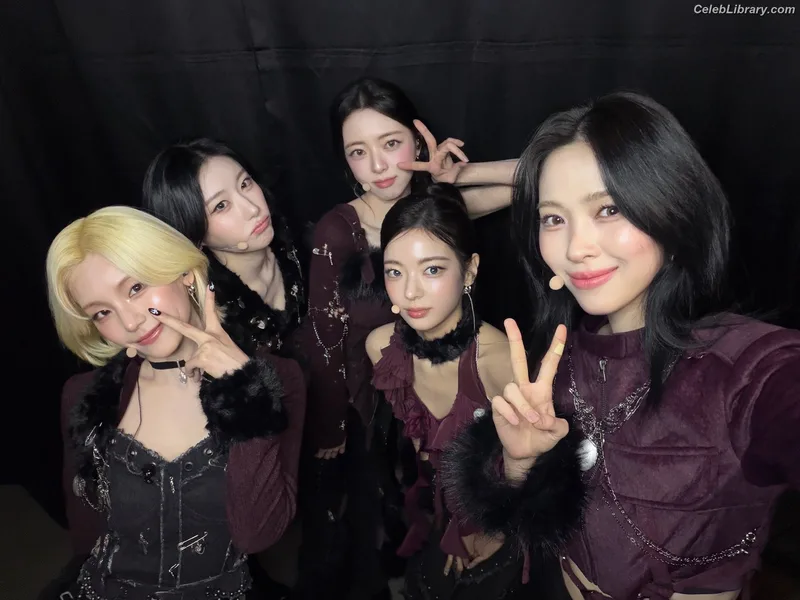 Yeji - ITZY (예지, Hwang Ye-ji) photo 9 of 1028