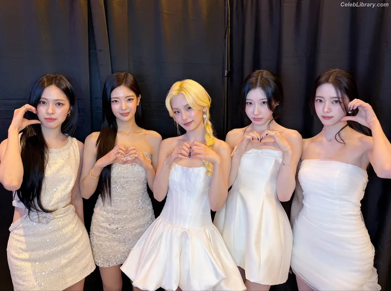Yeji - ITZY (예지, Hwang Ye-ji) photo 11 of 1028