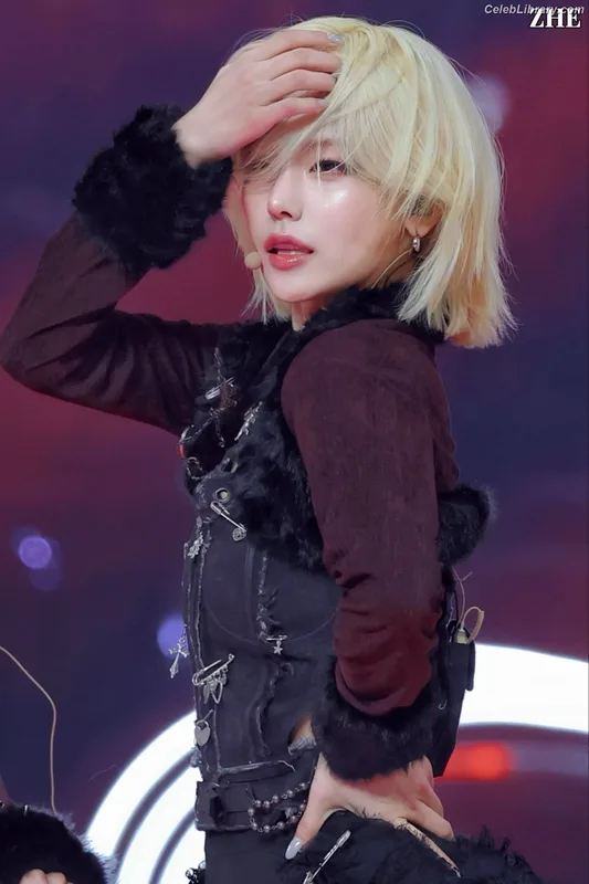 Yeji - ITZY (예지, Hwang Ye-ji) photo 16 of 1028