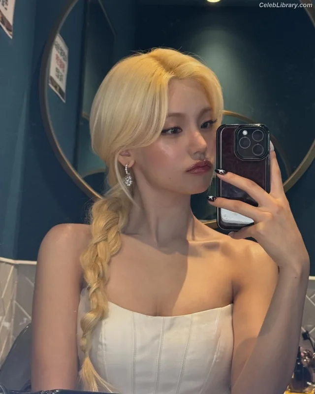 Yeji - ITZY (예지, Hwang Ye-ji) photo 18 of 1028
