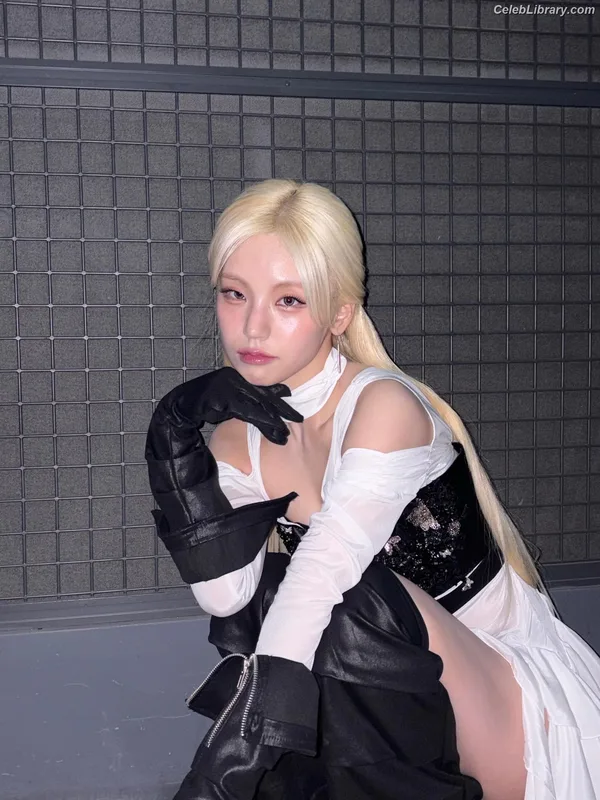 Yeji - ITZY (예지, Hwang Ye-ji) photo 22 of 1028