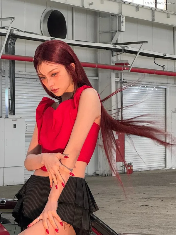 Yeji - ITZY (예지, Hwang Ye-ji) photo 24 of 1028