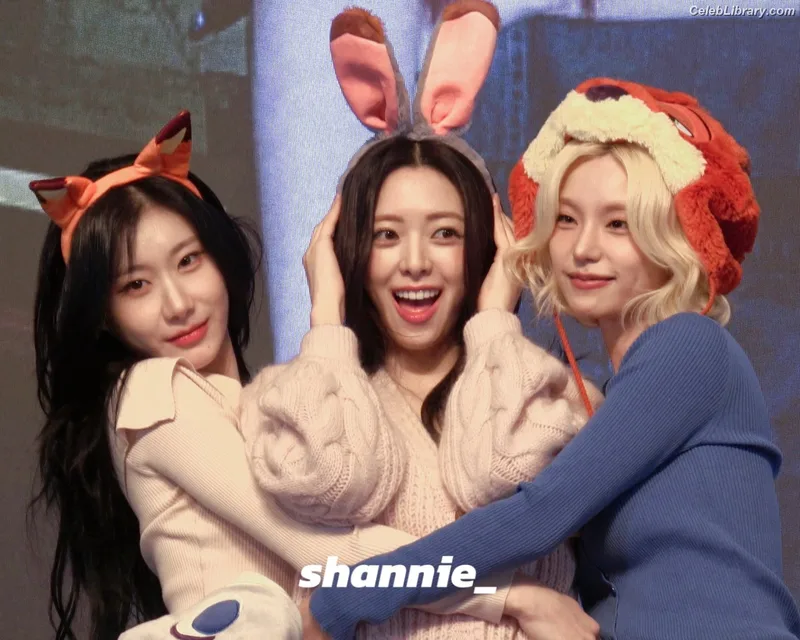 Yeji - ITZY (예지, Hwang Ye-ji) photo 5 of 1028