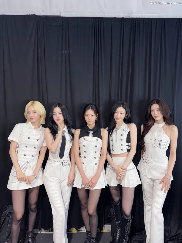 Yeji - ITZY (예지, Hwang Ye-ji) photo 10 of 1028