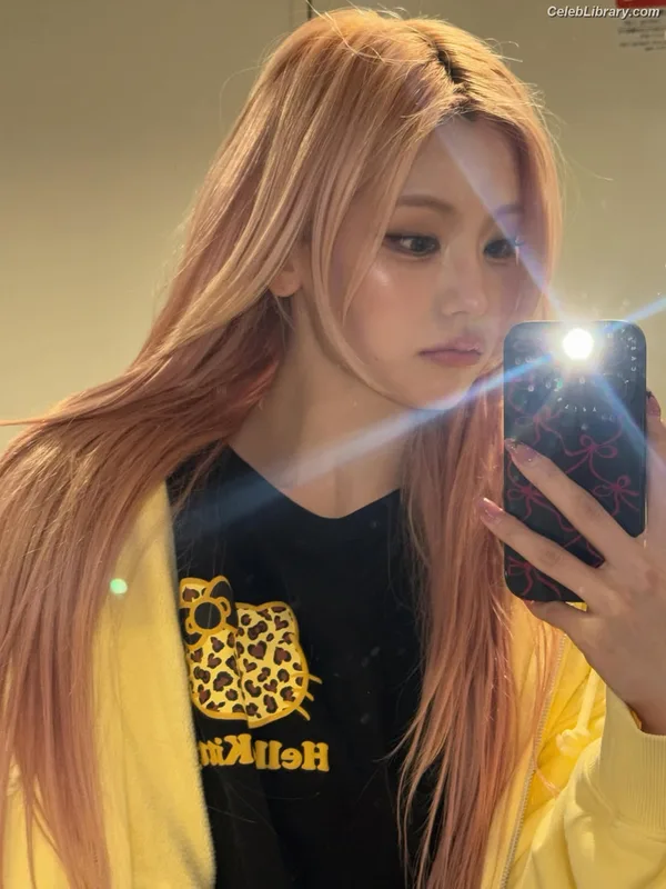 Yeji - ITZY (예지, Hwang Ye-ji) photo 24 of 1028