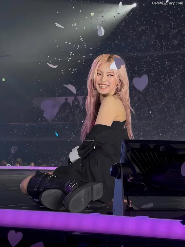 Yeji - ITZY (예지, Hwang Ye-ji) photo 2 of 1028