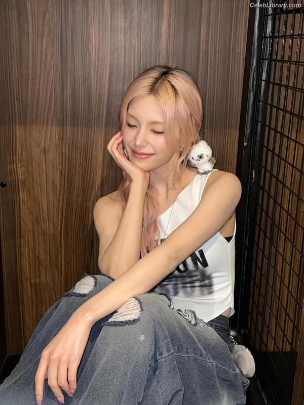 Yeji - ITZY (예지, Hwang Ye-ji) photo 4 of 1028