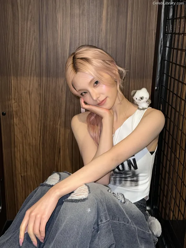 Yeji - ITZY (예지, Hwang Ye-ji) photo 5 of 1028
