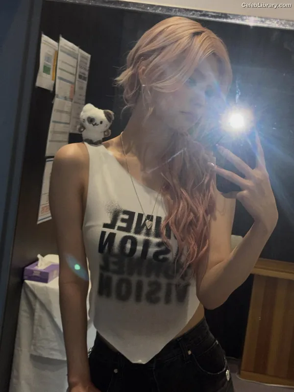 Yeji - ITZY (예지, Hwang Ye-ji) photo 6 of 1028