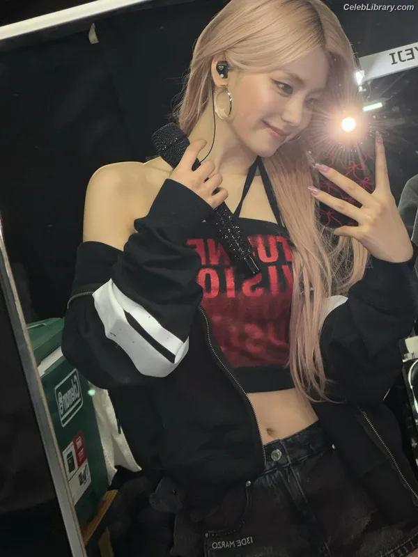 Yeji - ITZY (예지, Hwang Ye-ji) photo 8 of 1028