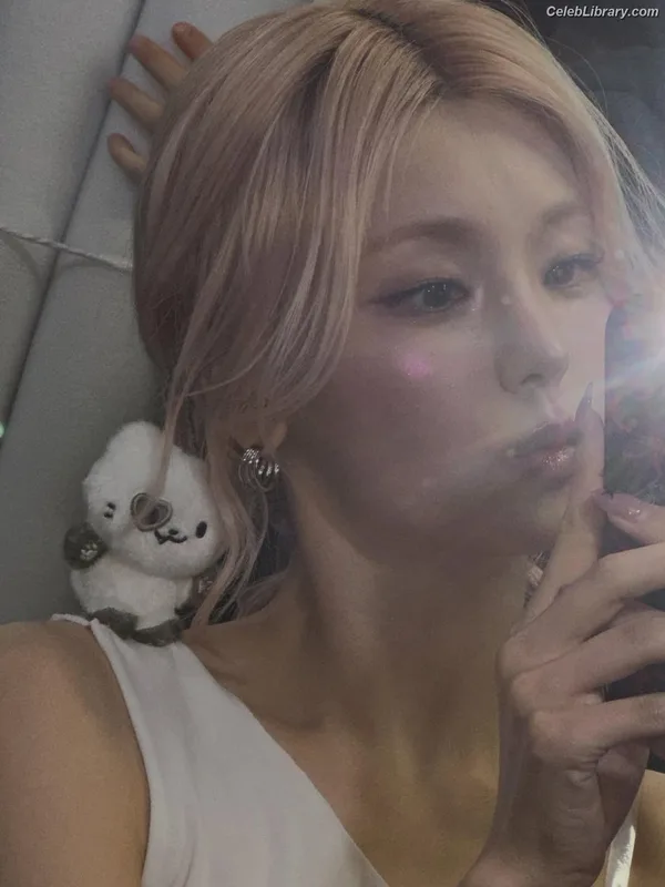 Yeji - ITZY (예지, Hwang Ye-ji) photo 9 of 1028