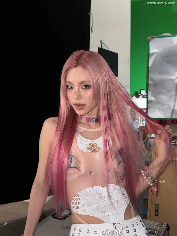 Yeji - ITZY (예지, Hwang Ye-ji) photo 24 of 1028