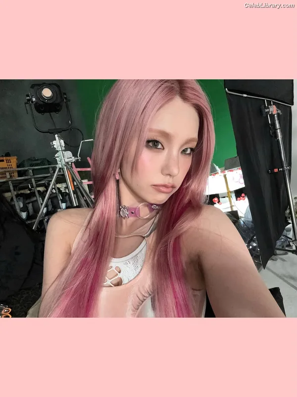 Yeji - ITZY (예지, Hwang Ye-ji) photo 5 of 1028