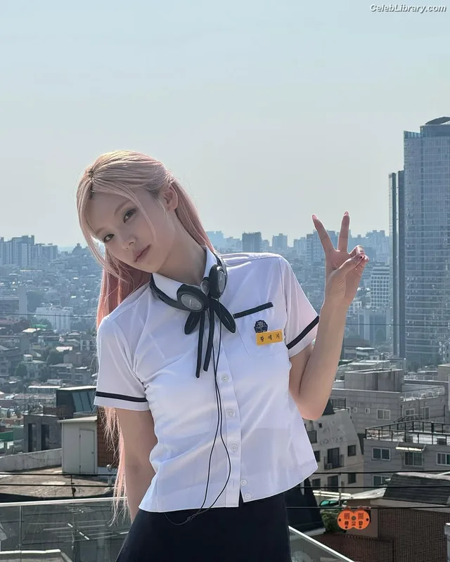 Yeji - ITZY (예지, Hwang Ye-ji) photo 16 of 1028