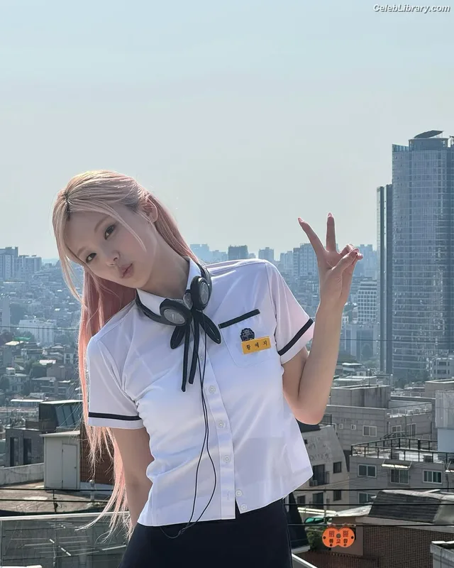 Yeji - ITZY (예지, Hwang Ye-ji) photo 17 of 1028