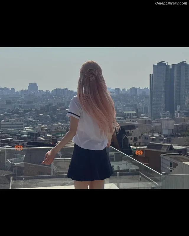 Yeji - ITZY (예지, Hwang Ye-ji) photo 20 of 1028