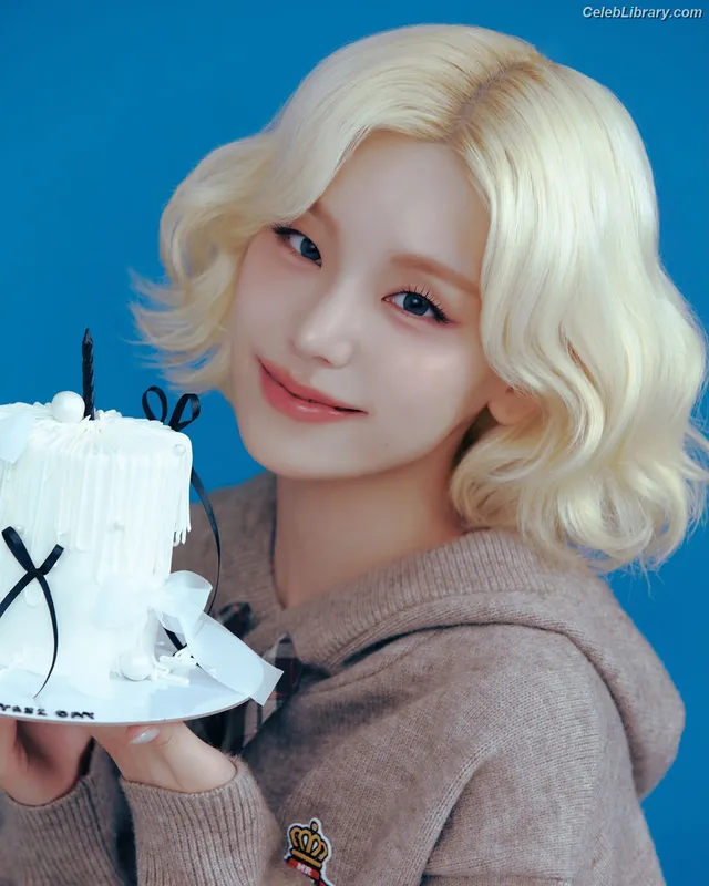 Yeji - ITZY (예지, Hwang Ye-ji) photo 21 of 1028