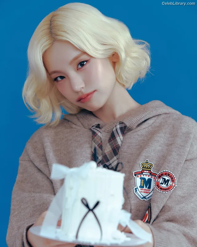 Yeji - ITZY (예지, Hwang Ye-ji) photo 24 of 1028