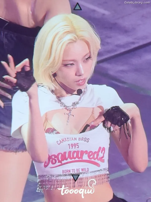 Yeji - ITZY (예지, Hwang Ye-ji) photo 13 of 1028