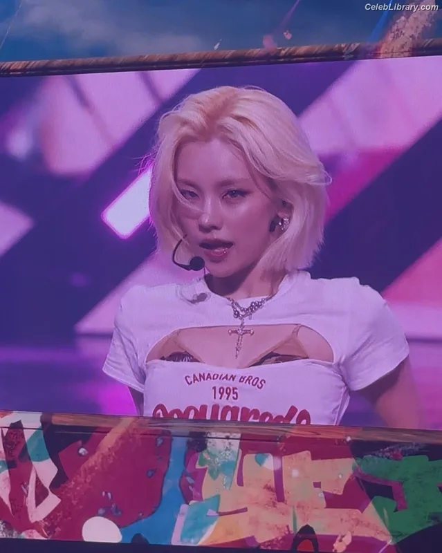 Yeji - ITZY (예지, Hwang Ye-ji) photo 14 of 1028