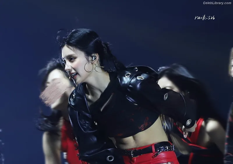 Yeji - ITZY (예지, Hwang Ye-ji) photo 5 of 1028