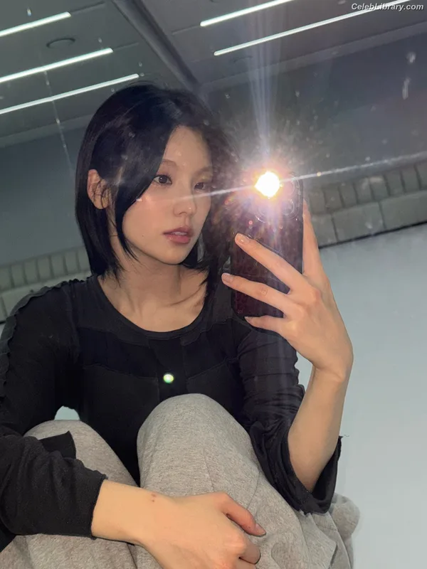 Yeji - ITZY (예지, Hwang Ye-ji) photo 24 of 1028
