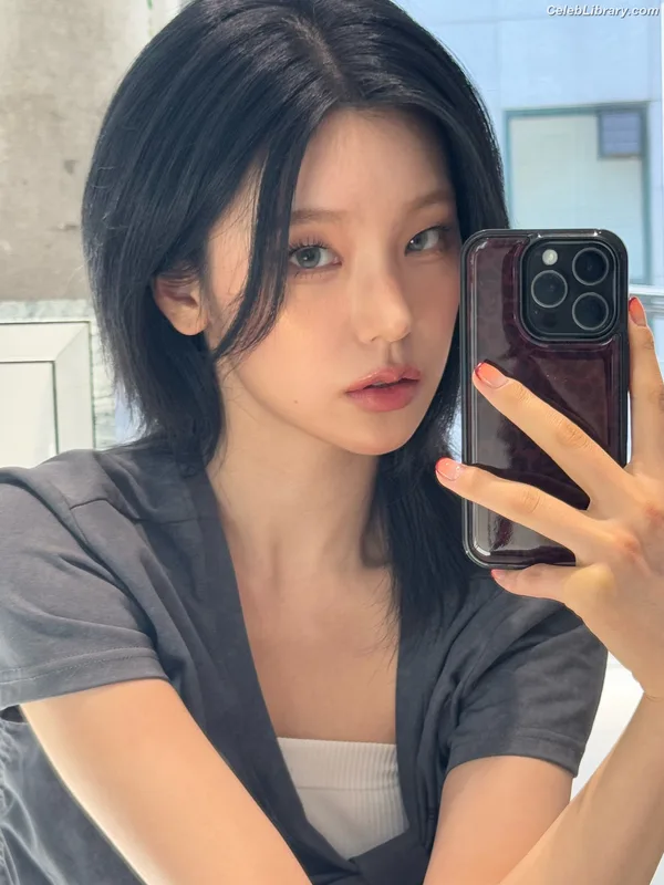 Yeji - ITZY (예지, Hwang Ye-ji) photo 6 of 1028