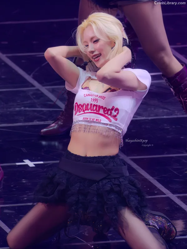 Yeji - ITZY (예지, Hwang Ye-ji) photo 10 of 1028