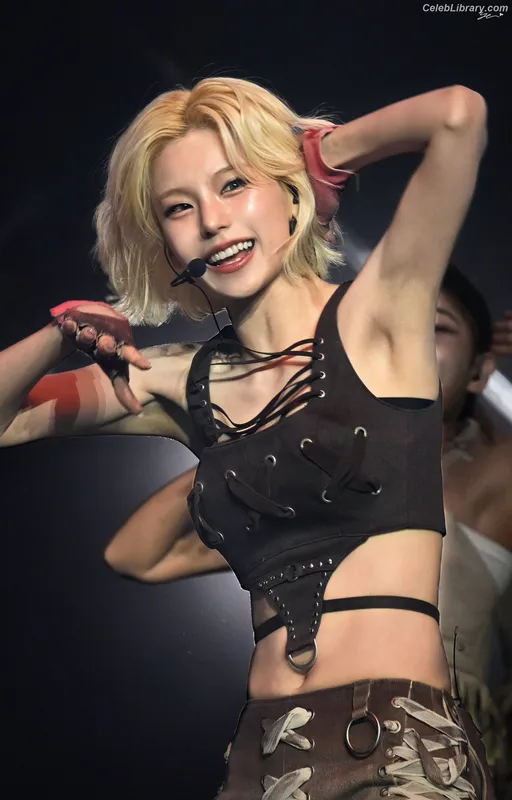 Yeji - ITZY (예지, Hwang Ye-ji) photo 15 of 1028
