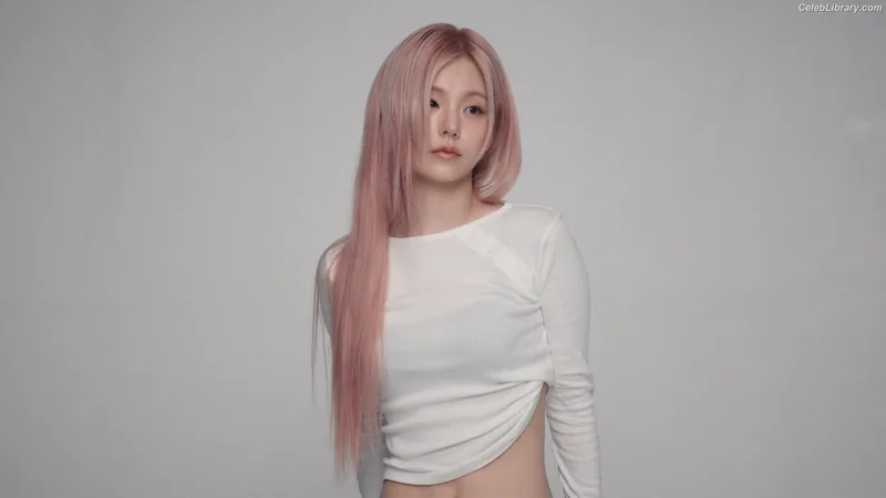 Yeji - ITZY (예지, Hwang Ye-ji) photo 16 of 1028