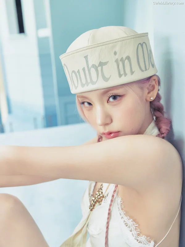 Yeji - ITZY (예지, Hwang Ye-ji) photo 1 of 1028