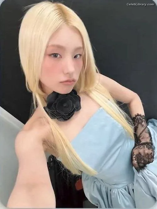 Yeji - ITZY (예지, Hwang Ye-ji) photo 9 of 1028