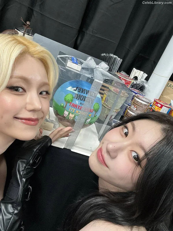 Yeji - ITZY (예지, Hwang Ye-ji) photo 17 of 1028