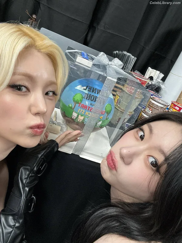 Yeji - ITZY (예지, Hwang Ye-ji) photo 19 of 1028