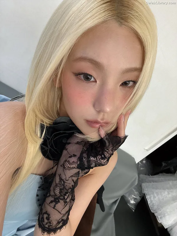 Yeji - ITZY (예지, Hwang Ye-ji) photo 21 of 1028