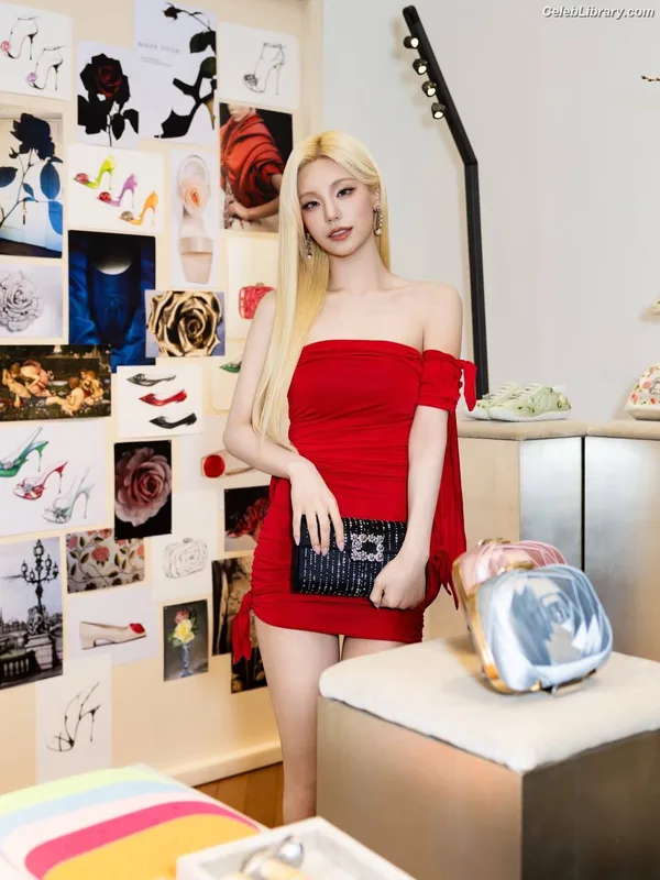 Yeji - ITZY (예지, Hwang Ye-ji) photo 19 of 1028
