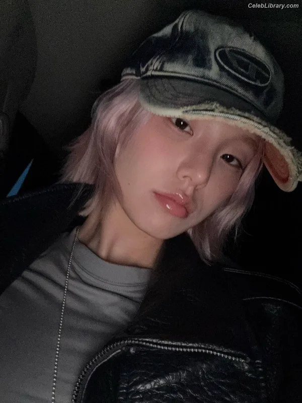 Yeji - ITZY (예지, Hwang Ye-ji) photo 1 of 1028
